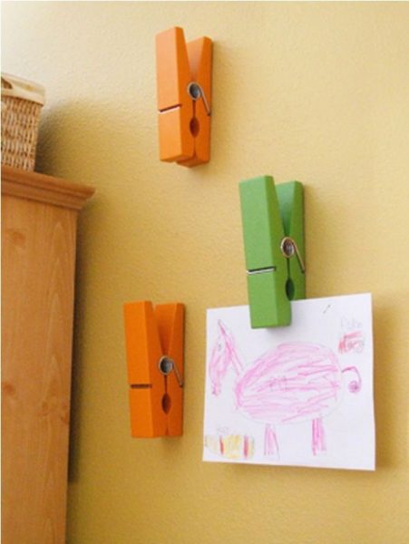 23 ideias para expor e guardar os desenhos dos seus filhos organizando desenhos e brinquedos