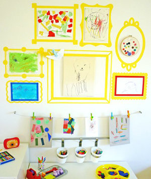 23 ideias para expor e guardar os desenhos dos seus filhos organizando desenhos e brinquedos