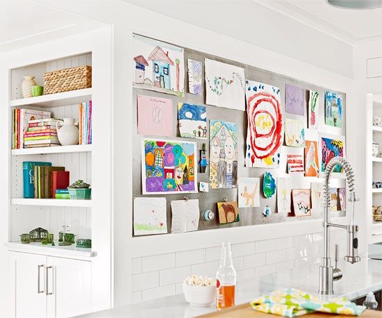 23 ideias para expor e guardar os desenhos dos seus filhos organizando desenhos e brinquedos