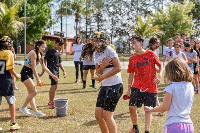 O acampamento de férias "Corujas" divide os acampantes em duas categorias: Mirim (7 a 10 anos) e Juvenil (11 a 15 anos)