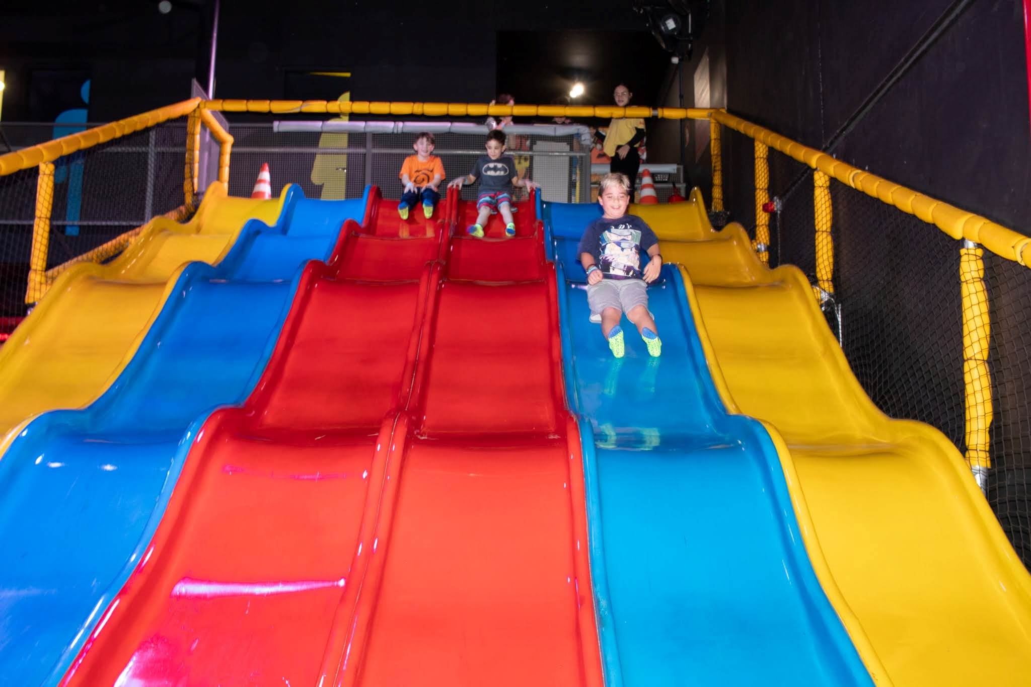 Action Park: adultos e crianças brincam juntos neste parque de trampolins e atividades feito pra gastar energia