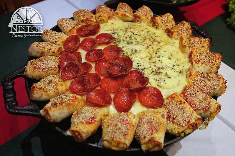 Nestor Pizzaria Gastronômica oferece espaço kids para crianças e pizza com borda de coxinha
