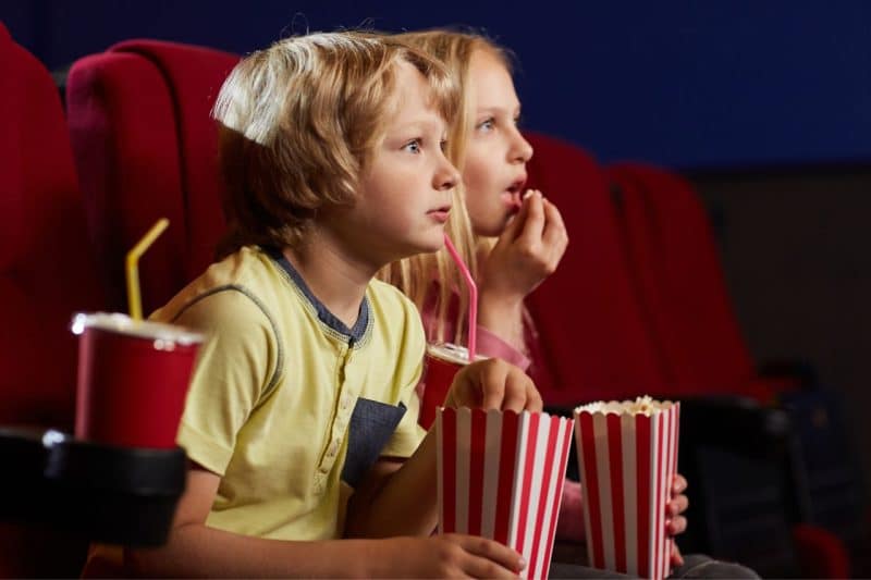 Cinema é uma forma de celebrar o aniversário infantil de um jeito diferente