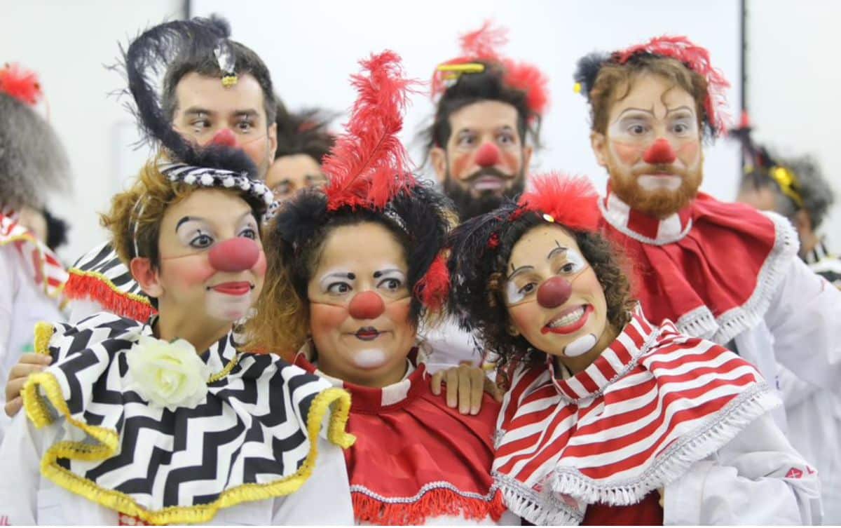sp_criancas_doutores_da_alegria_em_bloco_de_carnaval_riso_frouxo_1