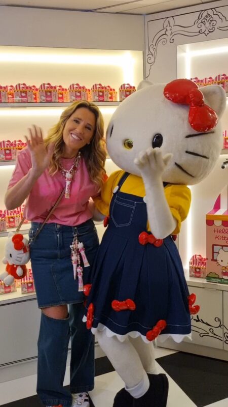 Hello Kitty e o novo Carmed torta de maçã