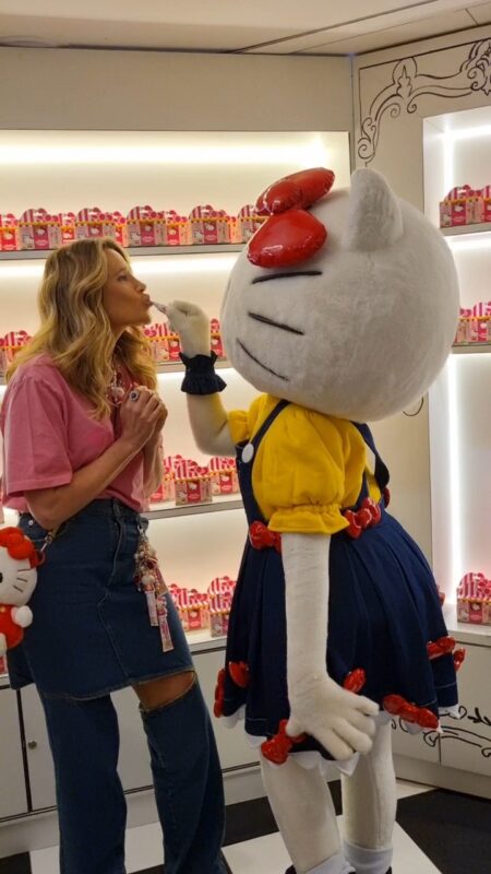 Hello Kitty e o novo Carmed torta de maçã