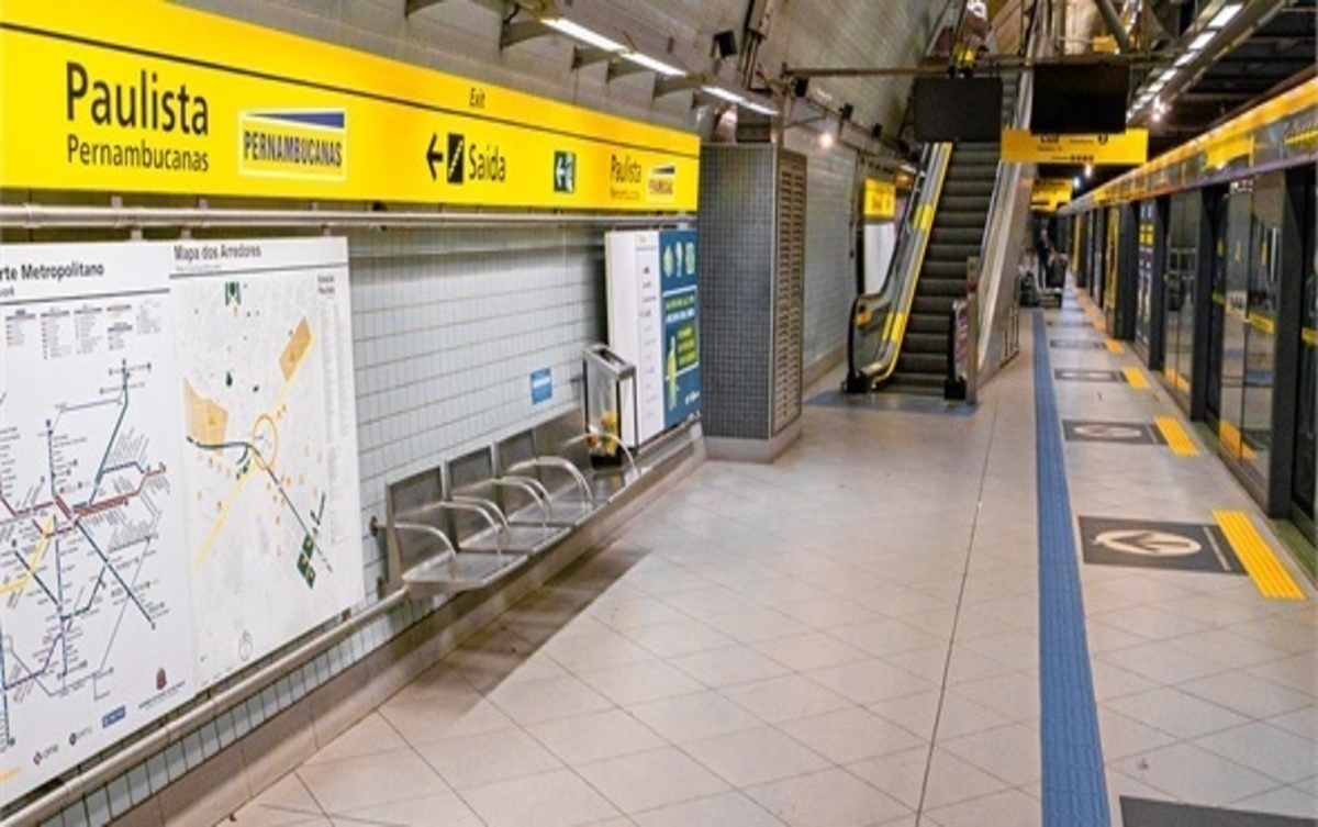 Mês das crianças: linhas 4-Amarela e 5-Lilás do metrô têm distribuição de chocolate, gincana e amarelinha para a garotada