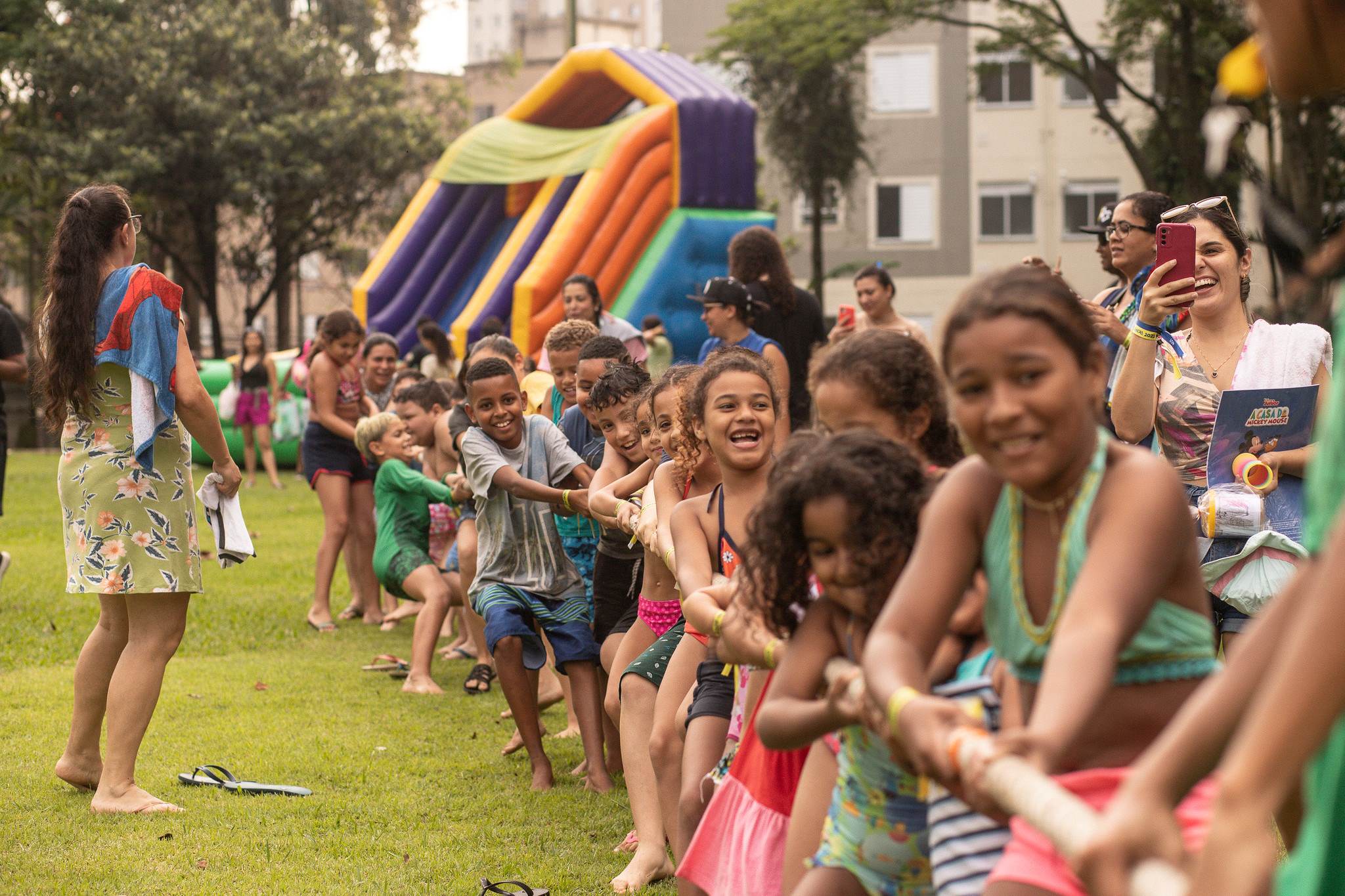 Gratuito! Mais de 30 brincadeiras na rua e nenhum Wi-Fi à vista ...