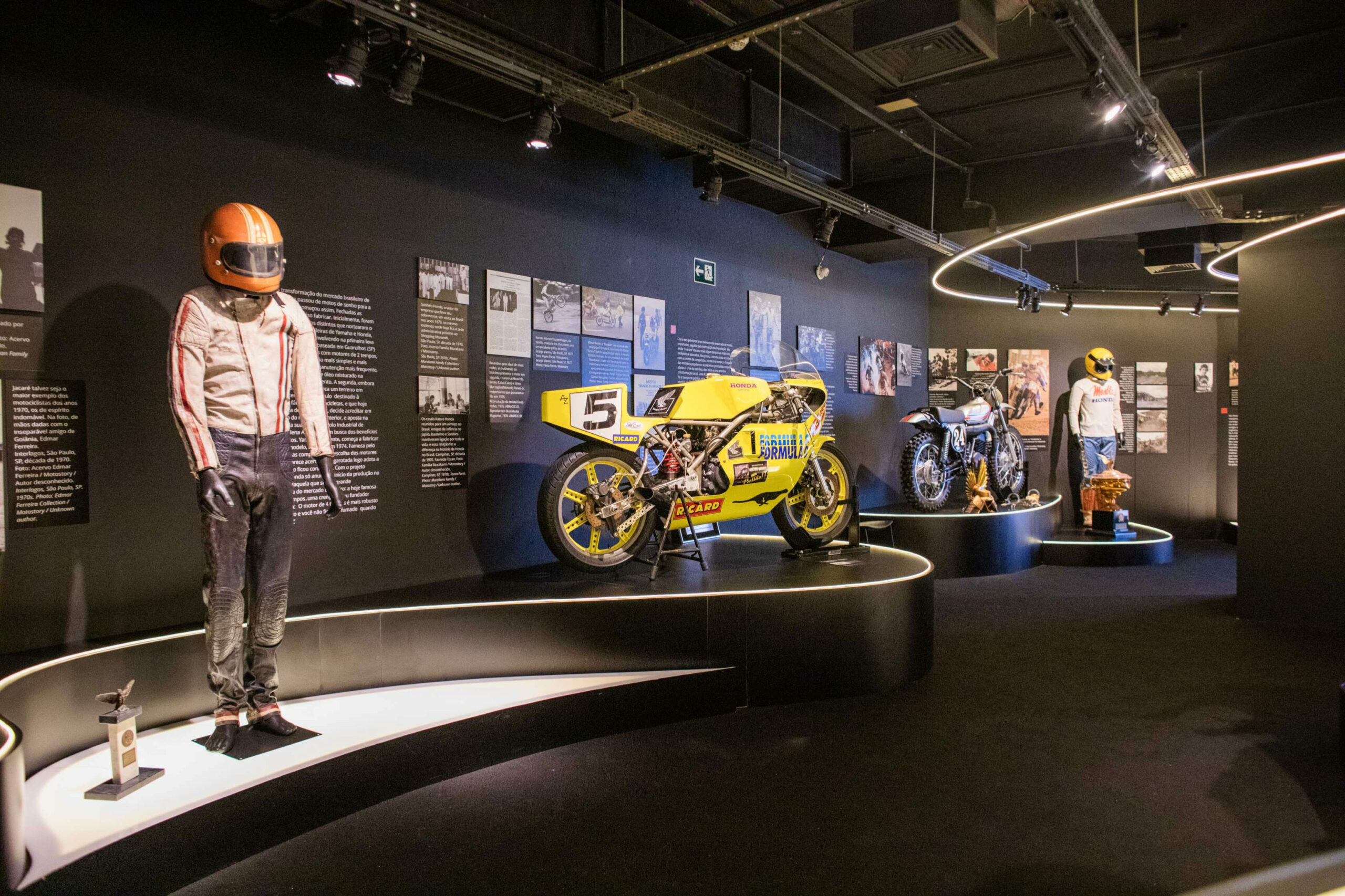Exposição Farol Santander