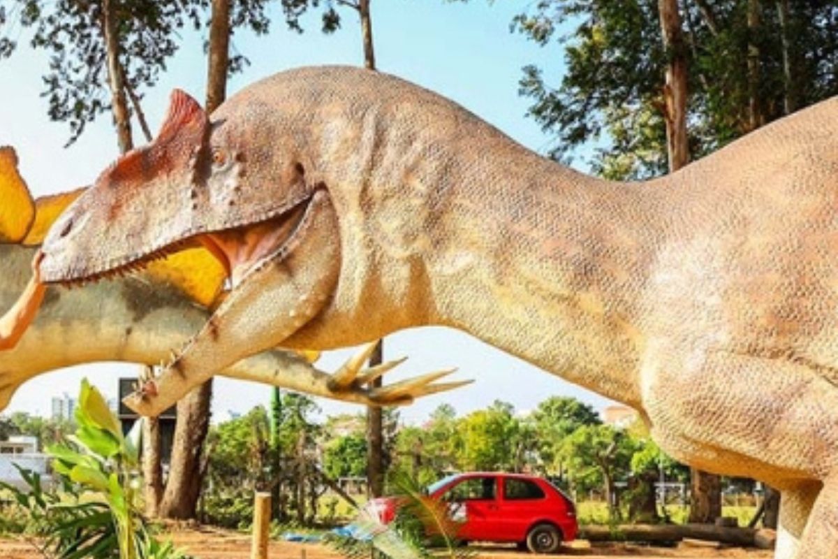 Reino dos Dinossauros no Parque dos Ipês, em Santa Bárbara d'Oeste, SP