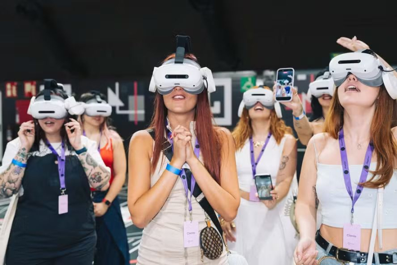 The Black Mirror Experience