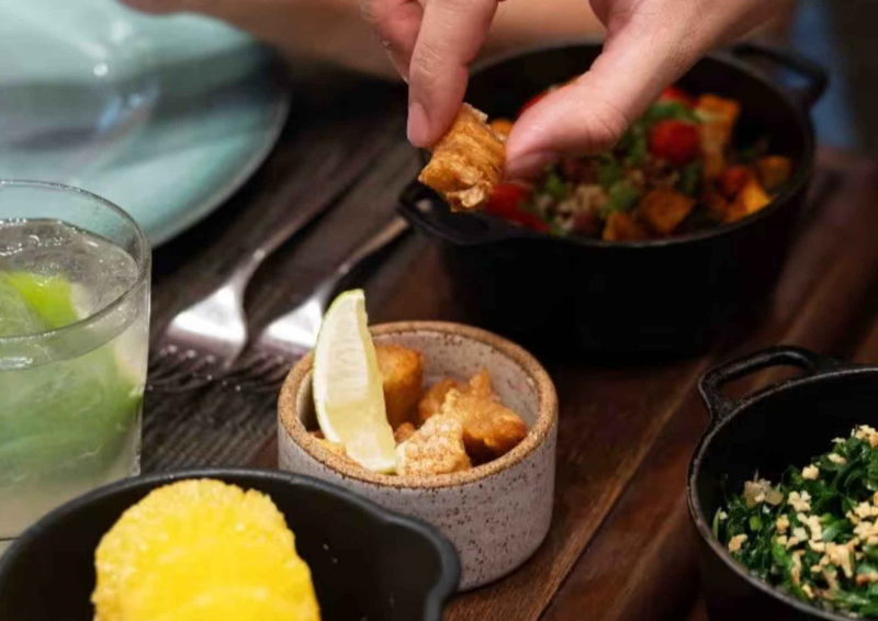 Sábado com feijoada, música ao vivo e bebidas inclusas no Hilton São Paulo Morumbi